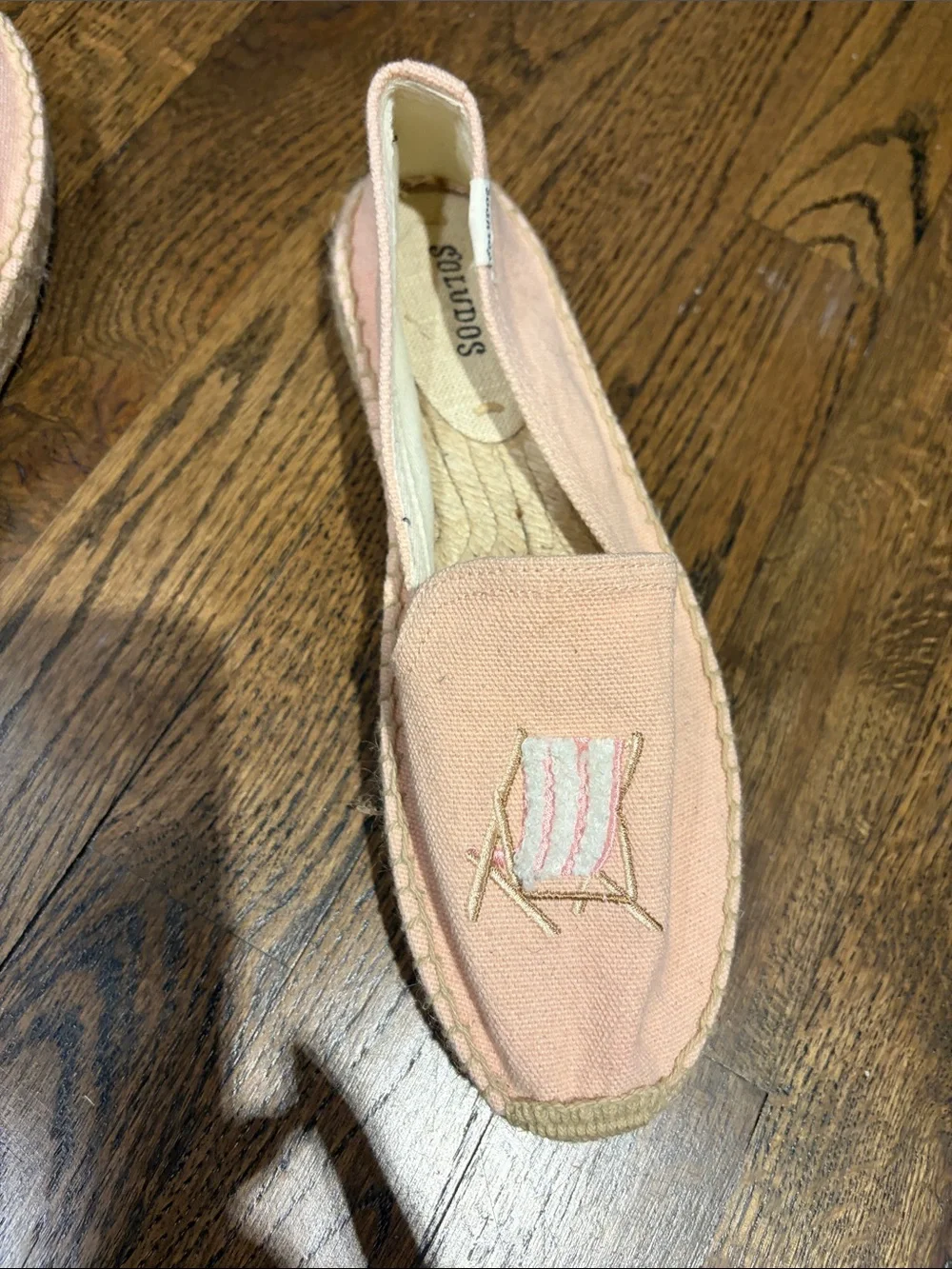 NWOT Saludos size 7Pink Canvas Espadrilles with Beach Umbrella & Chair Embroider